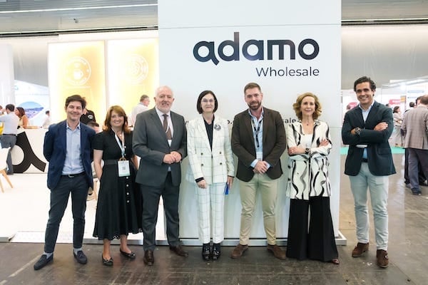 Adamo Wholesale expositor en AOTEC 2024 en Bilbao.